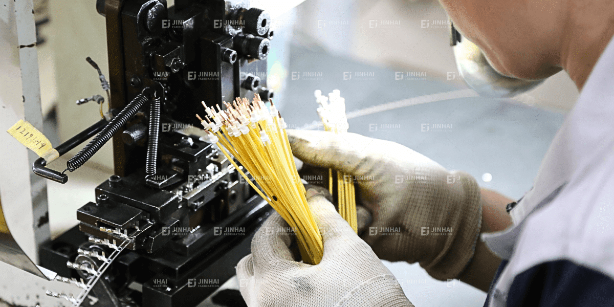 Kawat Harness Kustom: Pengkerutan terminal semi-otomatis dengan colokan tahan air